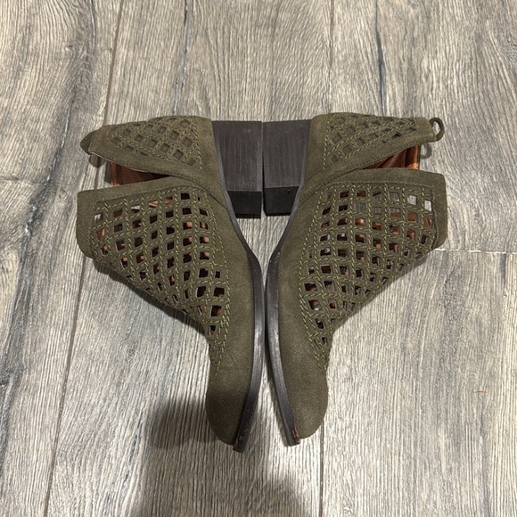 • Jeffrey Campbell • Taggart Almond Toe Booties
Olive Green Suede Leather 8 - Picture 4 of 6